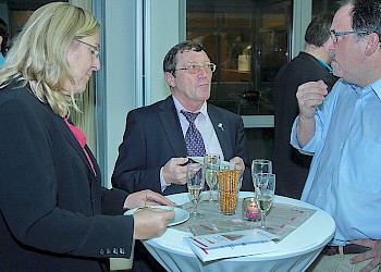LB Fränznick im Gespräch mit Absolventen; Foto: BIS LU